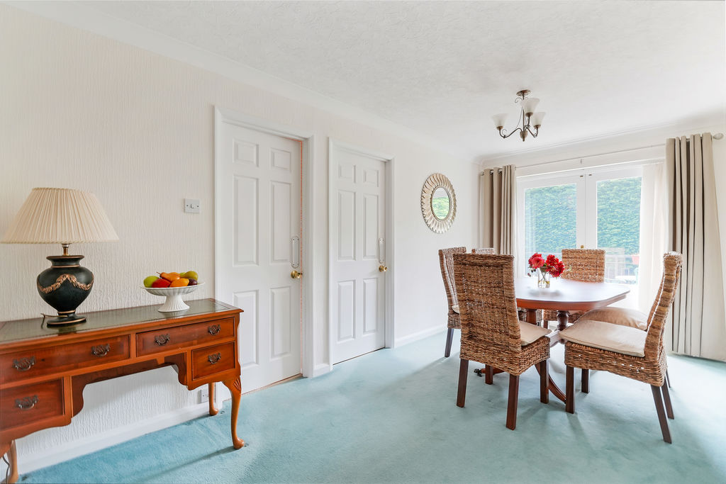 Burlington Grove Dore